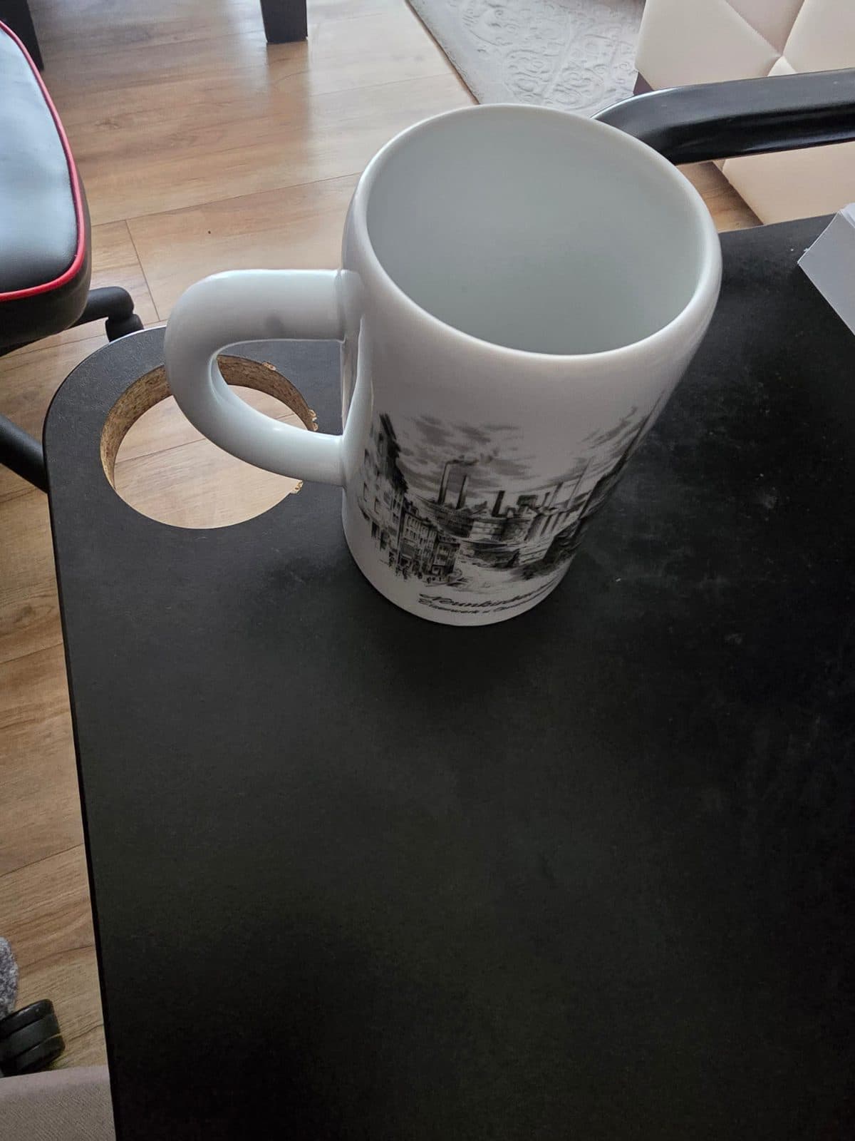 Large ceramic coffee mug with city skyline illustration