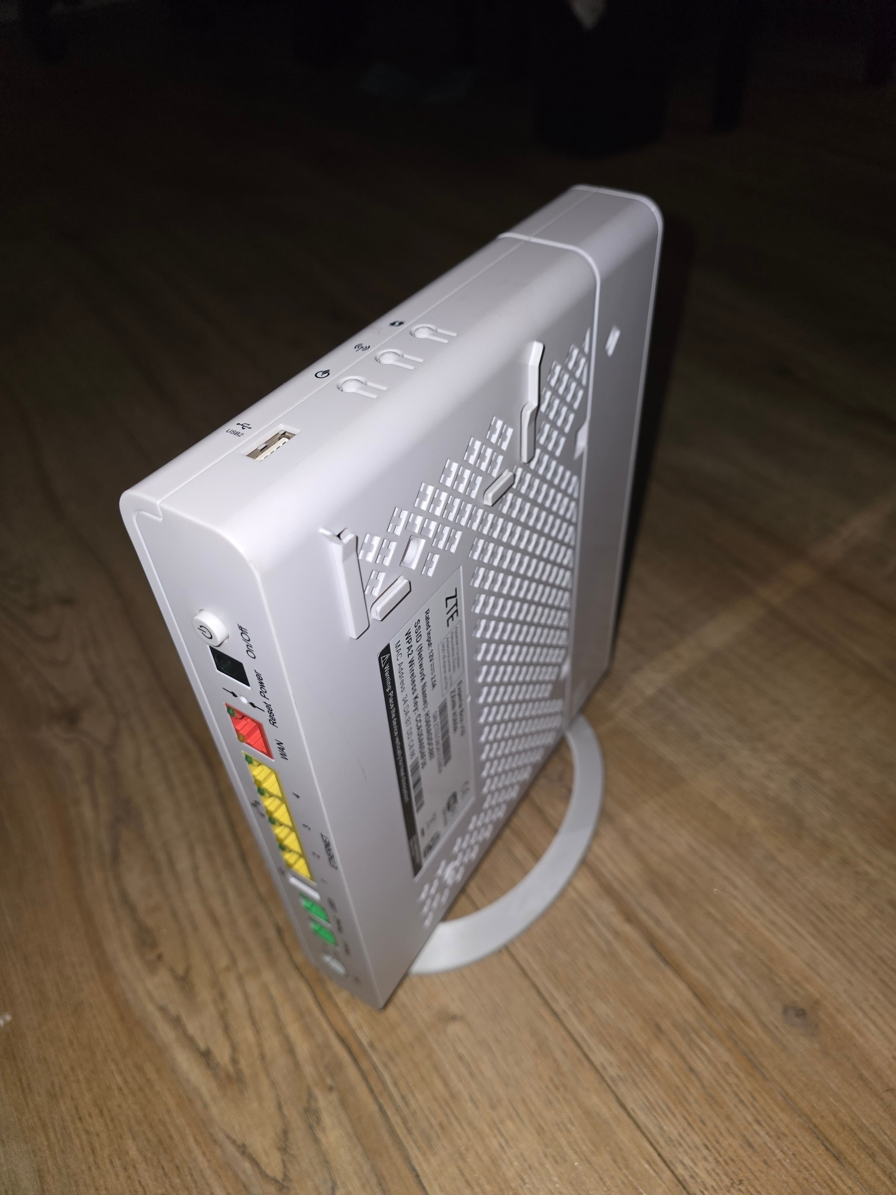 ZTE Wireless Router / Gateway with Stand